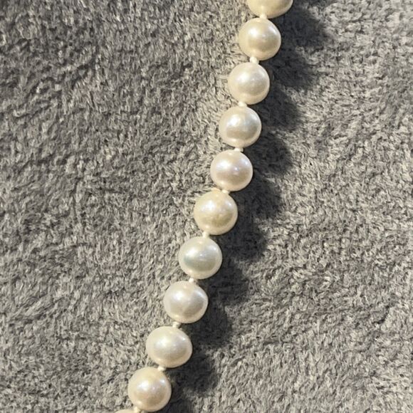 Vintage IWI White Freshwater Pearl Hand Knotted 14K Gold Clasp Necklace 17” - Picture 7 of 10